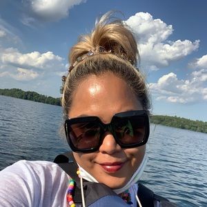 Meet your Posher, Esaree